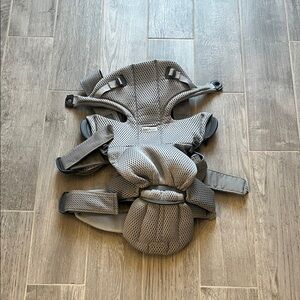 BabyBjorn Carrier in Gray